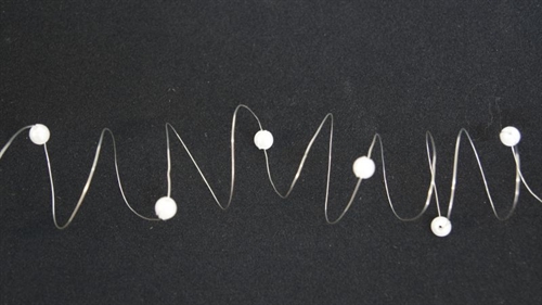 Girlande 10m/ 6mm, Kugeln an Draht, weiss Girlande 10m/ 6mm, Kugeln an Draht, weiss